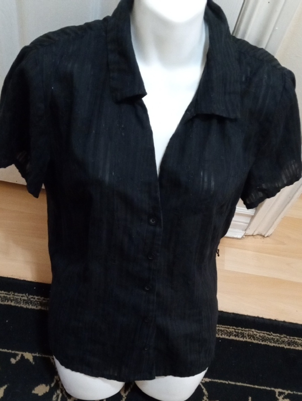 💲1⃣▶>>N.W.D. Black Short Sleeve Button-Up Blouse